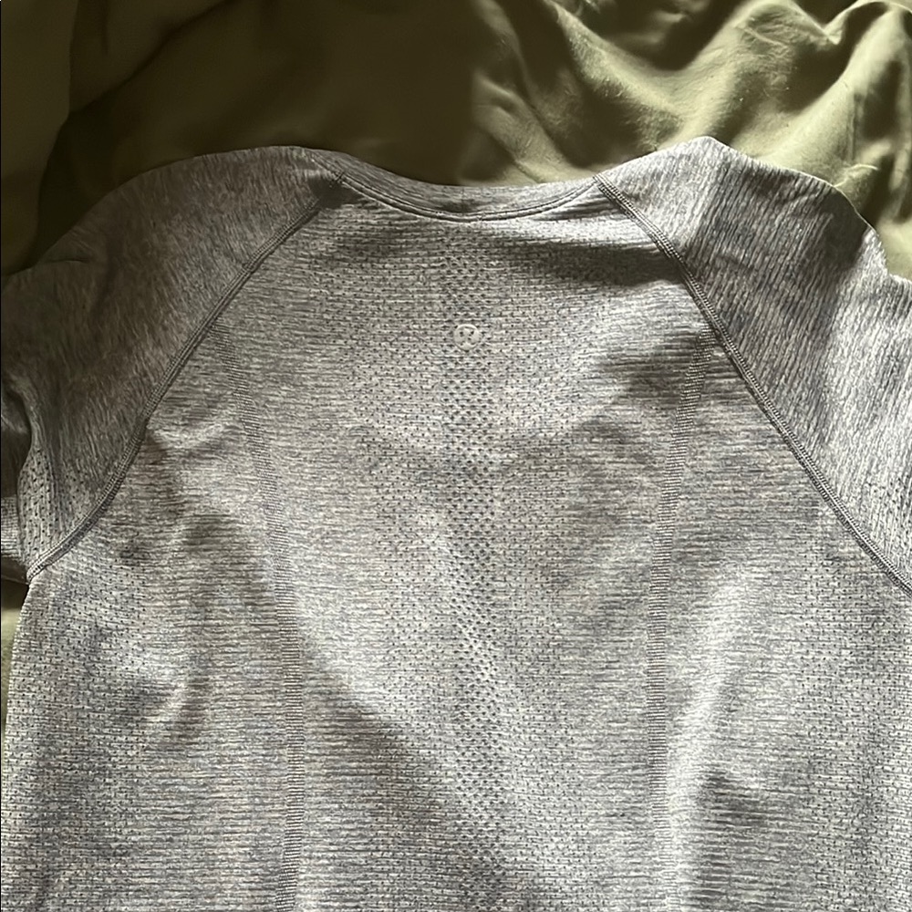 Maui lululemon Gray Shirt - Picture 4 of 5